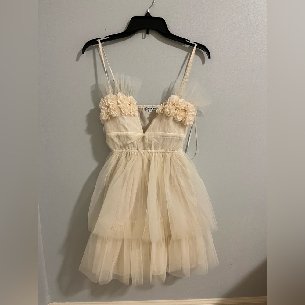 MUST GO!!! FASHION NOVA princess dress size 4